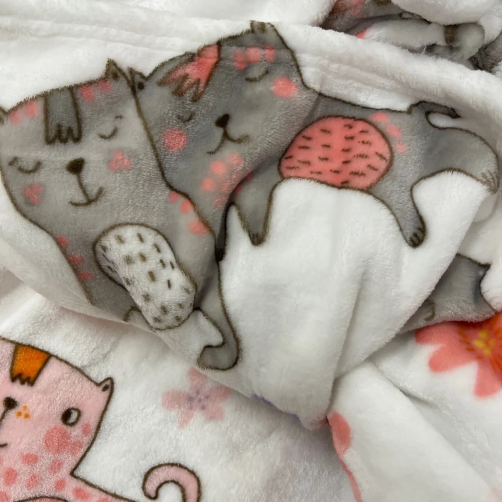 Summer Cats & Flowers Pink, White, Grey and Purple Plush Throw blanket 60x70 NWT